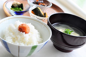 便秘解消の基本は食事から